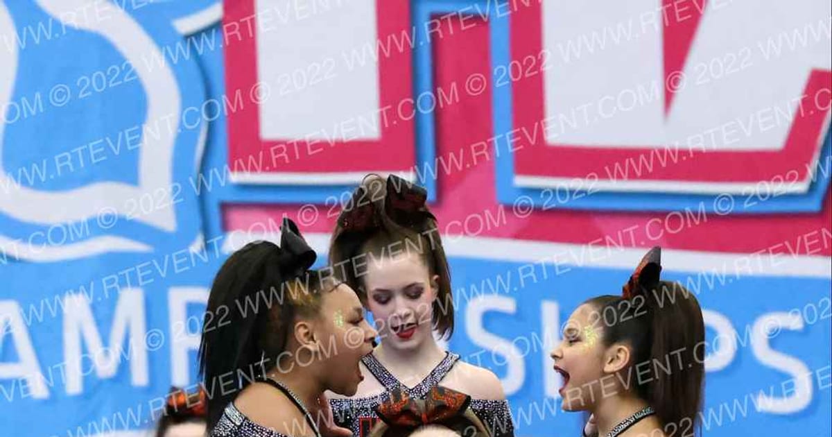 Upstate Heat Cheerleading Junior Blaze · Aloha Syracuse Showdown