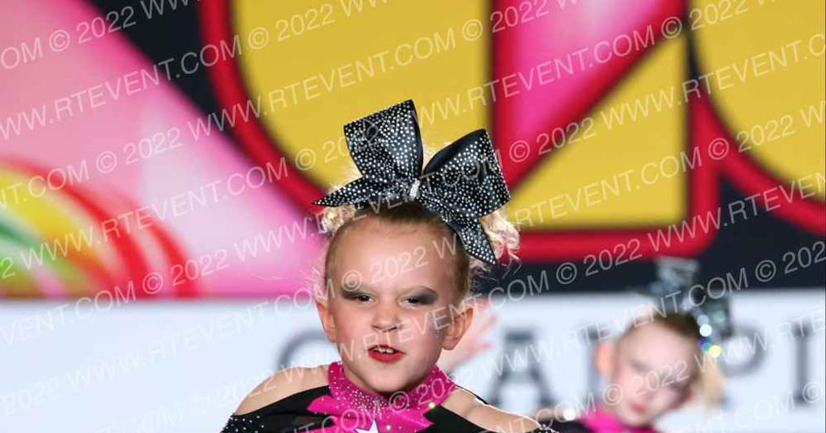 Battle All Stars Elite (BASE) Little Diamonds! · Oh How Sweet it is Cheer and Dance Spectacular