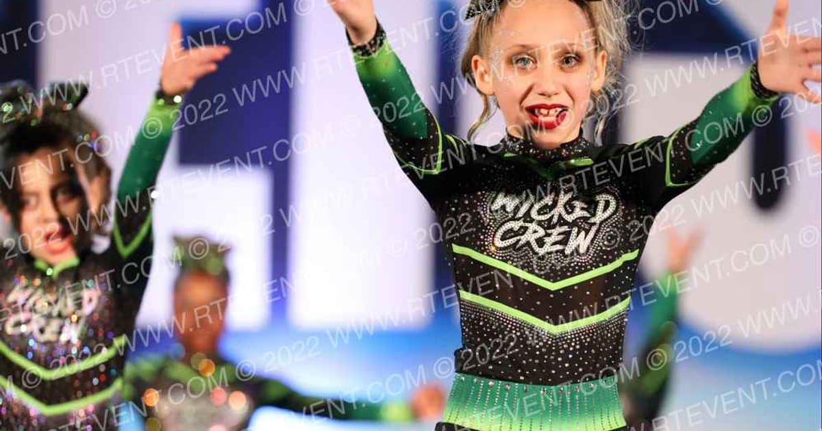 Dynasty Elite Hocus Pocus · Cheersport Reading Classic