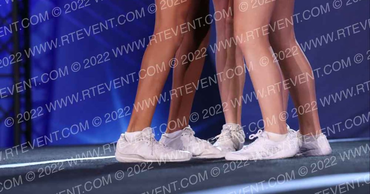 Leavitt Middle School Cheer · Vegas Crown