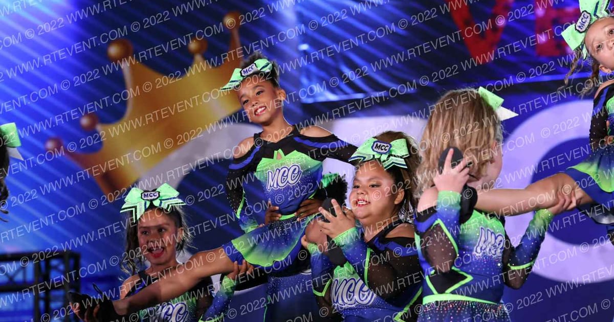 Mystic Cheer Cats Passion · Vegas Crown