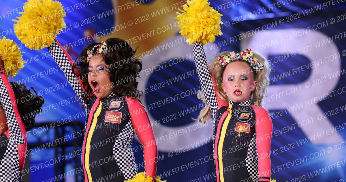OC Elite Cheer MINI MCQUEENS · Vegas Crown