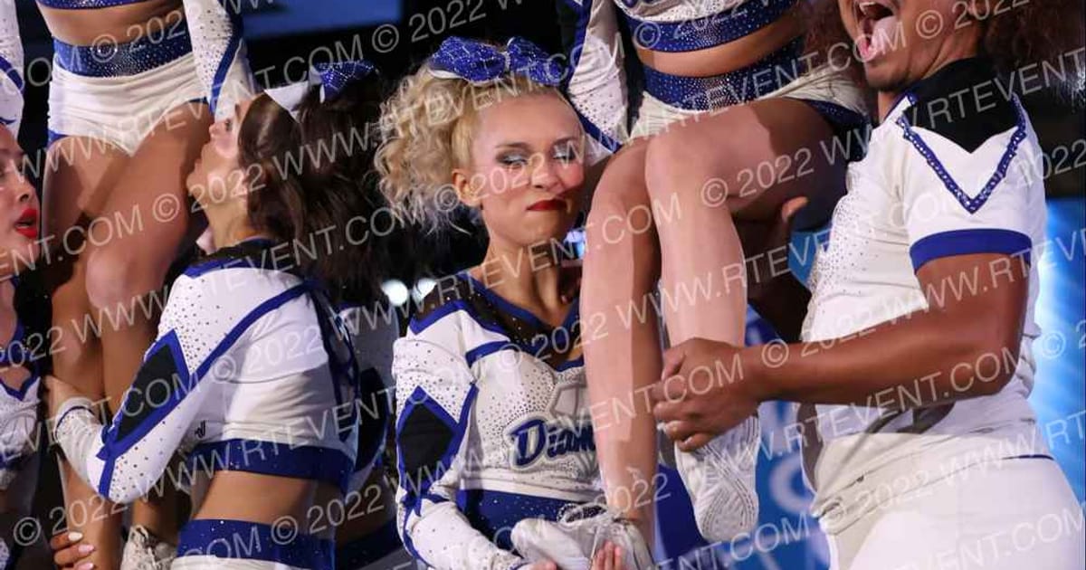 Desert Diamonds All Star Cheer Ac3s · Vegas Crown