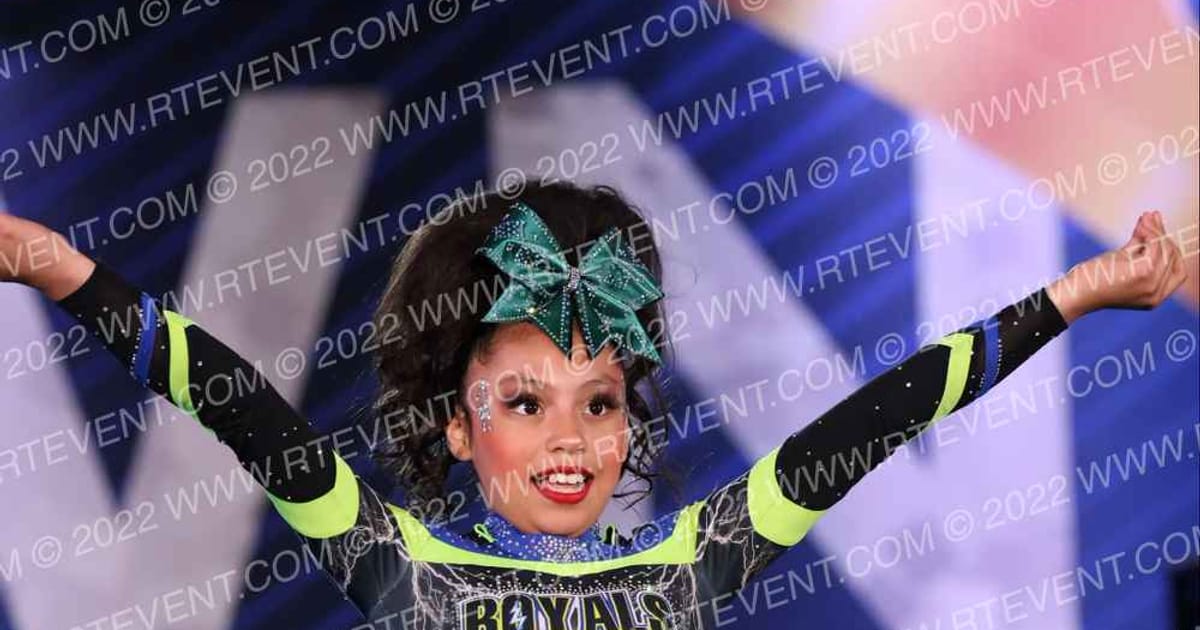 Royal Storm Elite Cheer M. Albaran · Vegas Crown