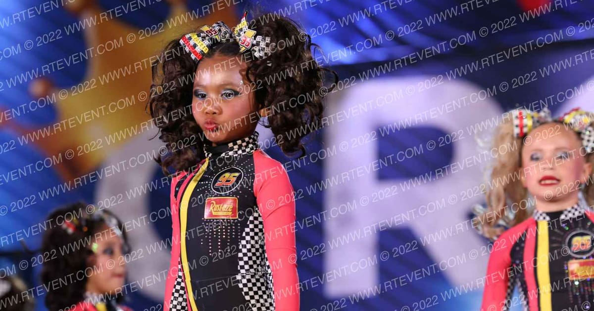 OC Elite Cheer MINI MCQUEENS · Vegas Crown