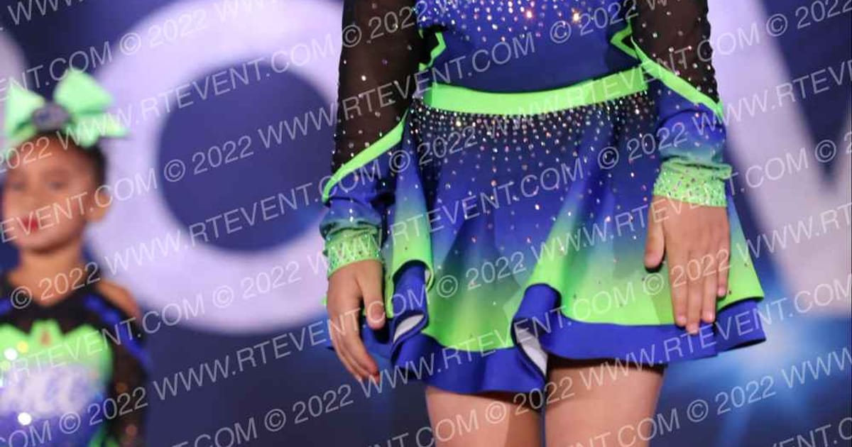 Mystic Cheer Cats Passion · Vegas Crown