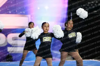 GOLDEN STATE ELITE MINI POM HIT THE LIGHTS