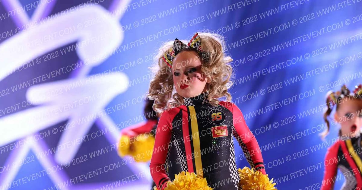 OC Elite Cheer MINI MCQUEENS · Globe X