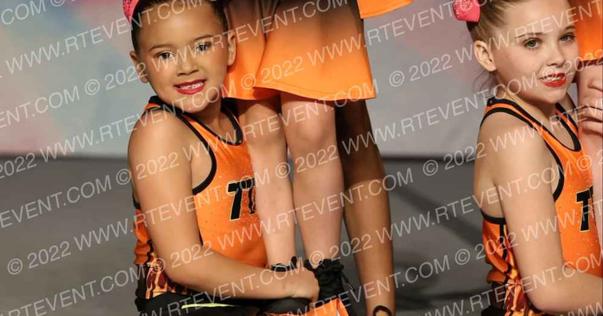 The Turn Around - TTA Cheer EMBERS · Battle of the Midwest and Celebrity Council Bluffs