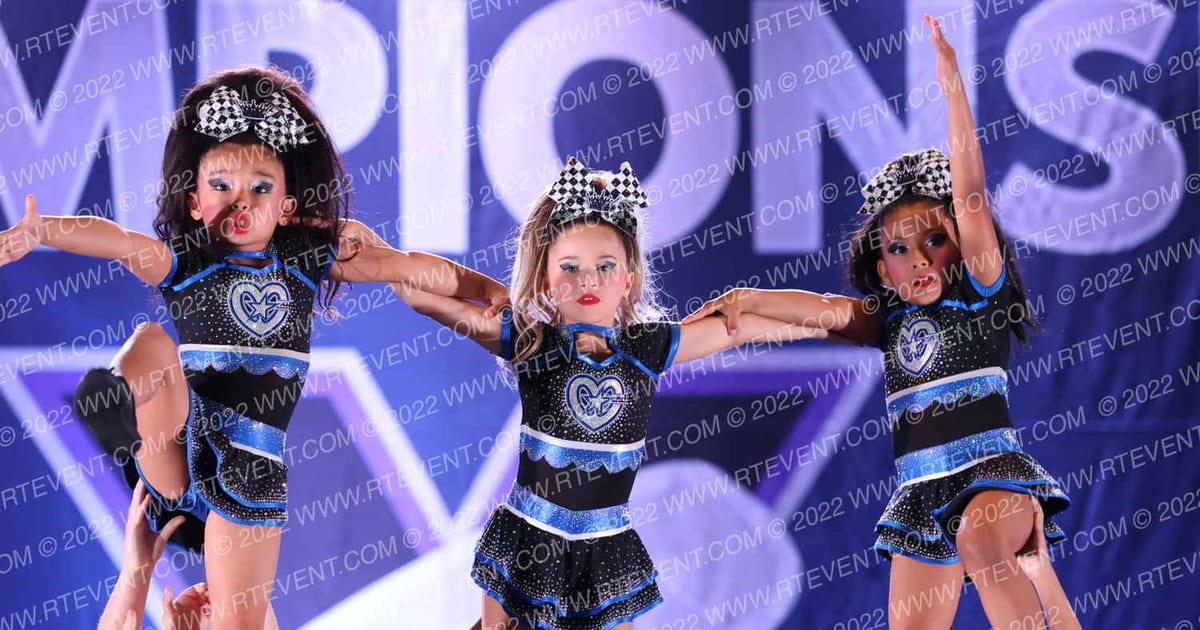 OC Elite Cheer SPEED QUEENS · Globe X