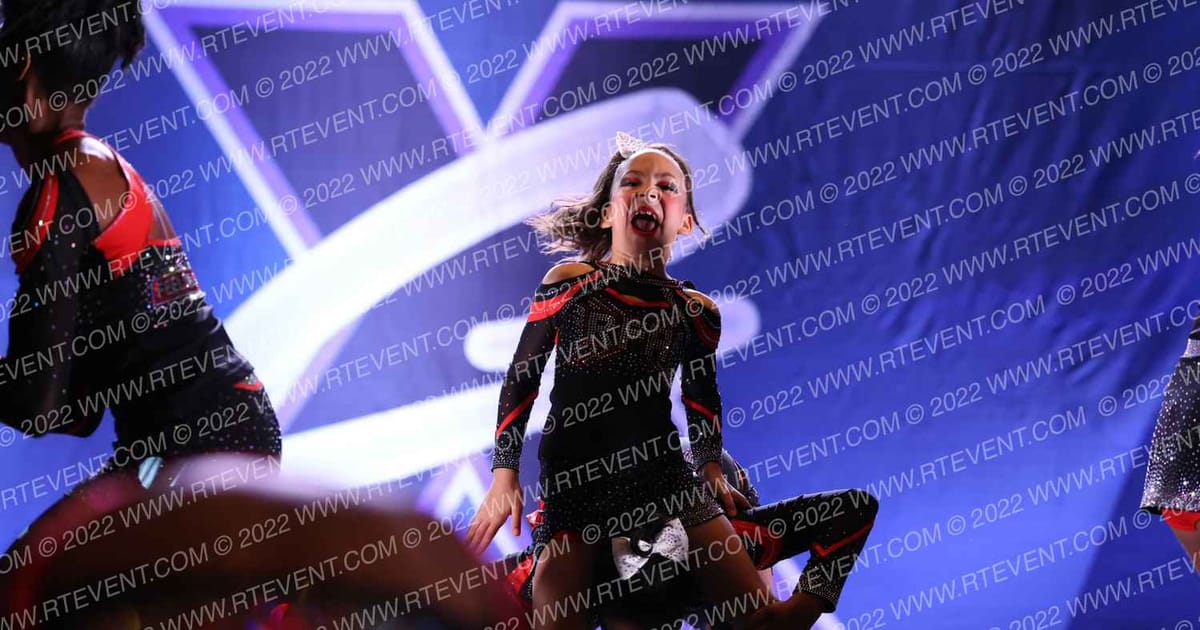 Royal Force Athletics Reign · Globe X