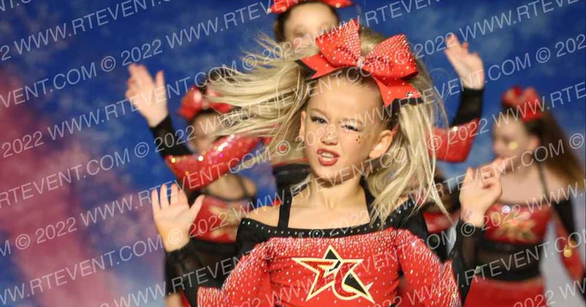Elite Cheer Starlites · Battle of the Midwest and Celebrity Council Bluffs