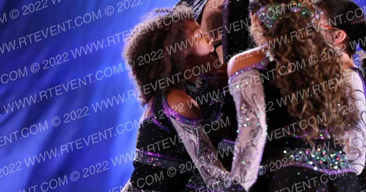 AZ Dynasty Athletics Dynasty Enchanted · Globe X