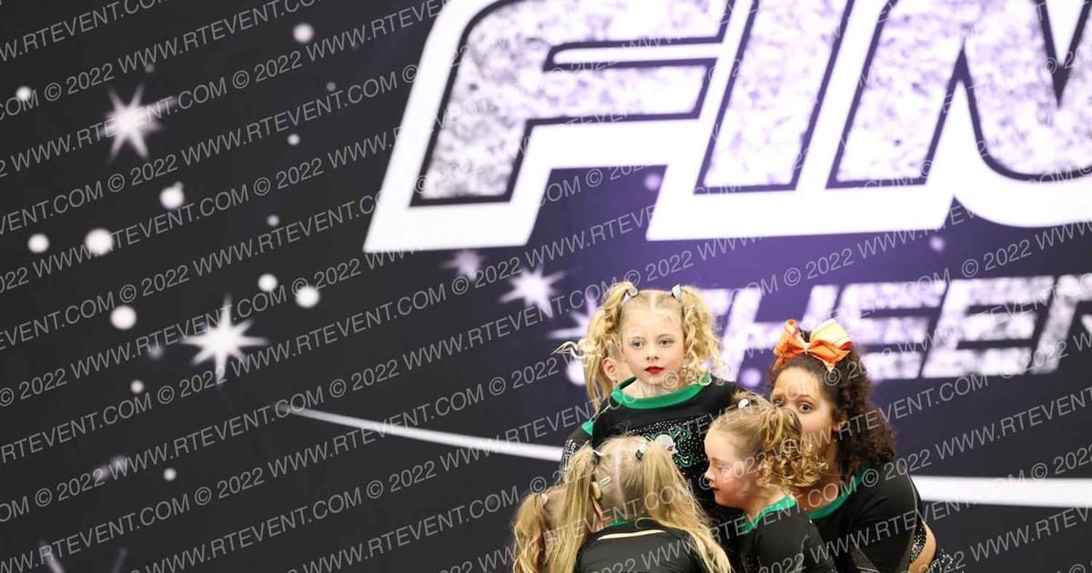 Iowa Elite Cheer of MN KARMA-exhibition · The US Finals Des Moines