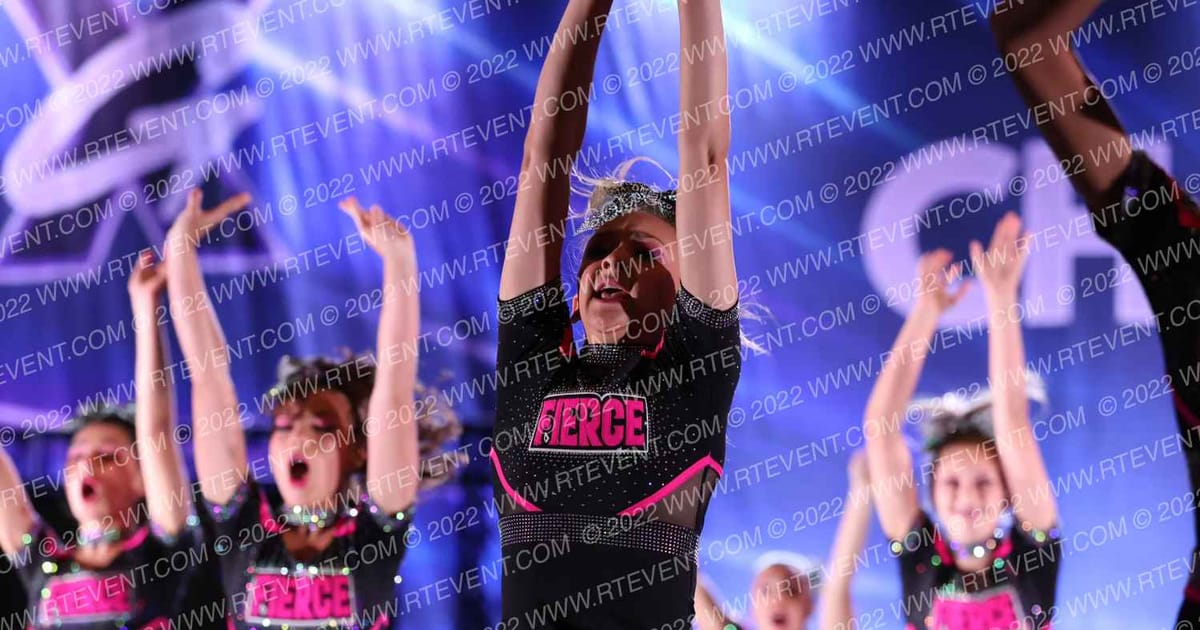 Fierce Athletics Cleo Cats · Globe X