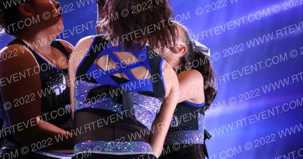 Desert Diamonds All Star Cheer J Blue · Globe X