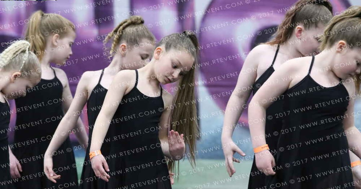 Twisted Cheer and Dance Rage · Spotlight Showdown
