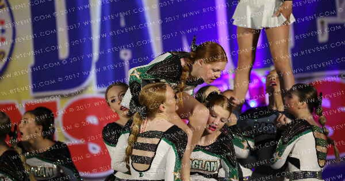 Raglan Coast Cheer Onyx · The American Celebration