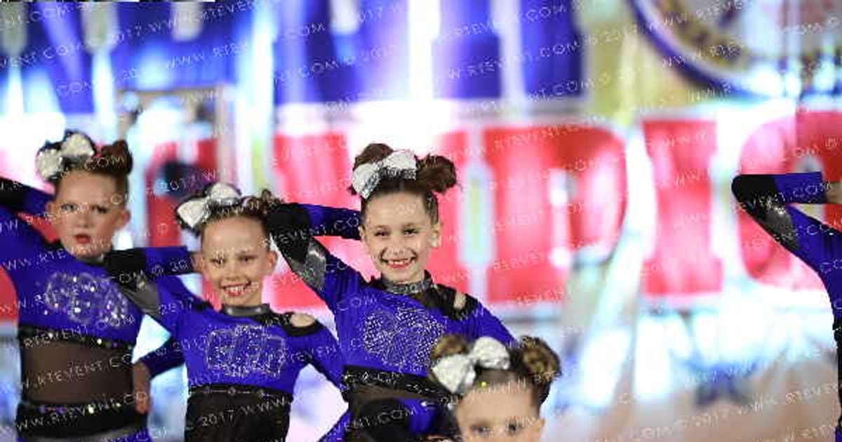 Cheer Force Mini pearls · The American Celebration