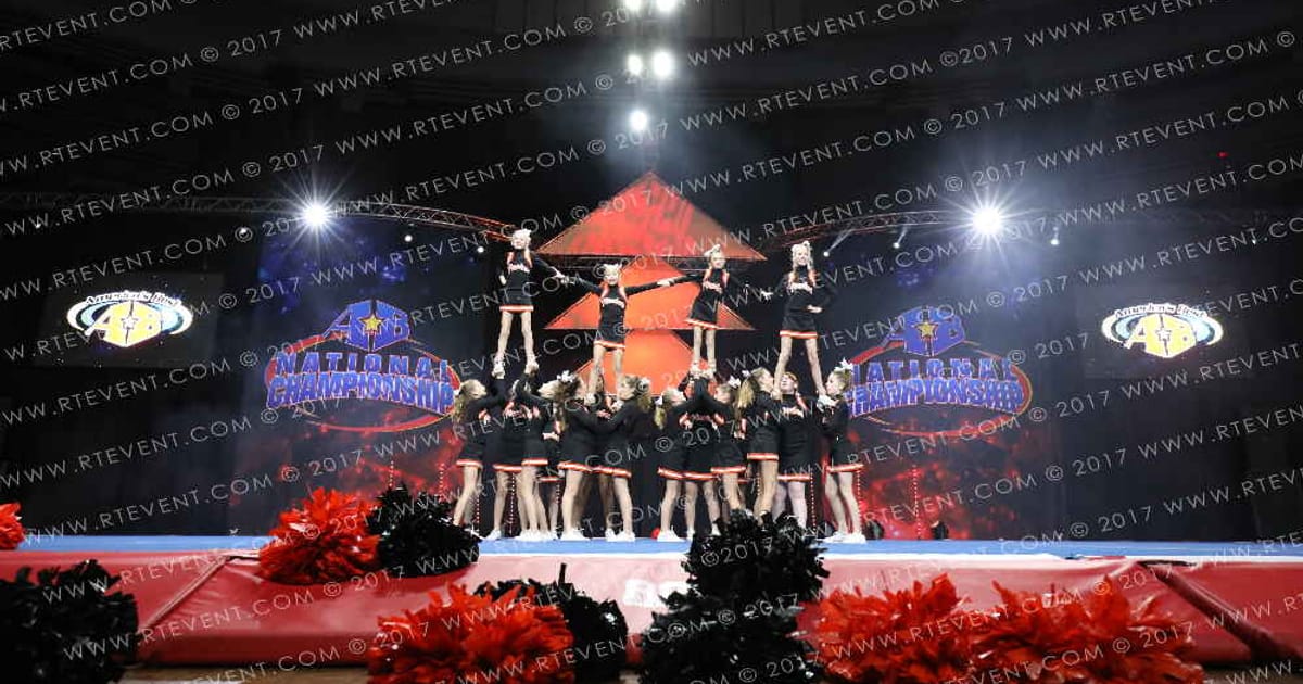 Pirates Cheerleading Club Junior Elite Squad · Americas Best Kansas City Grand Nationals