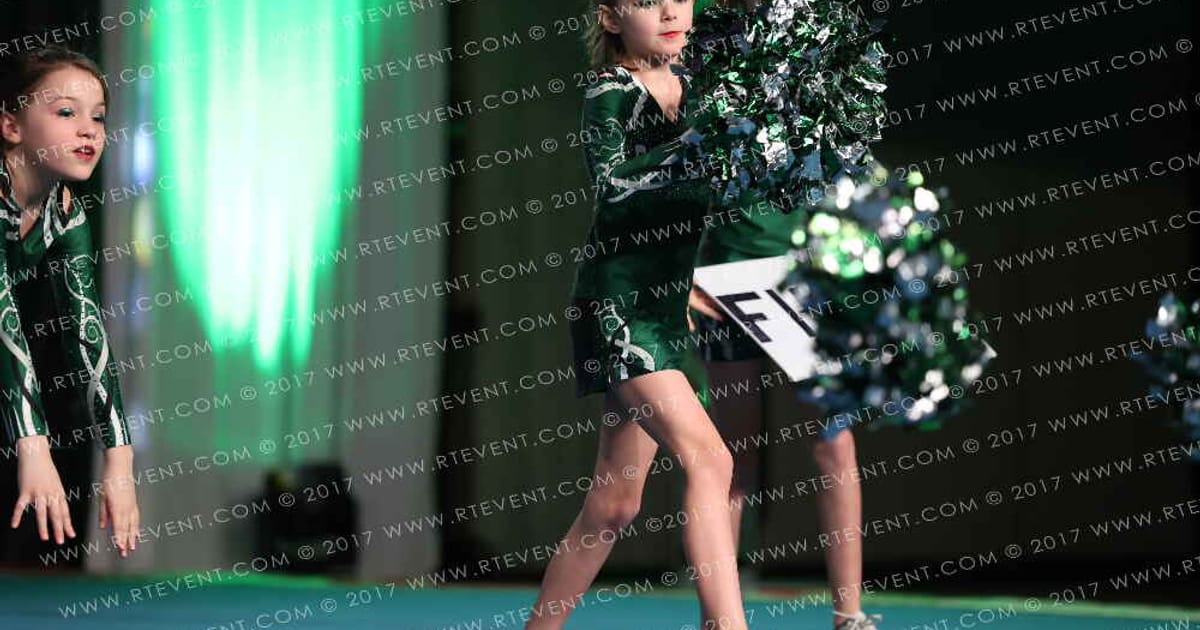 Twin Valley Youth Cheer Mini Squad · The Finale