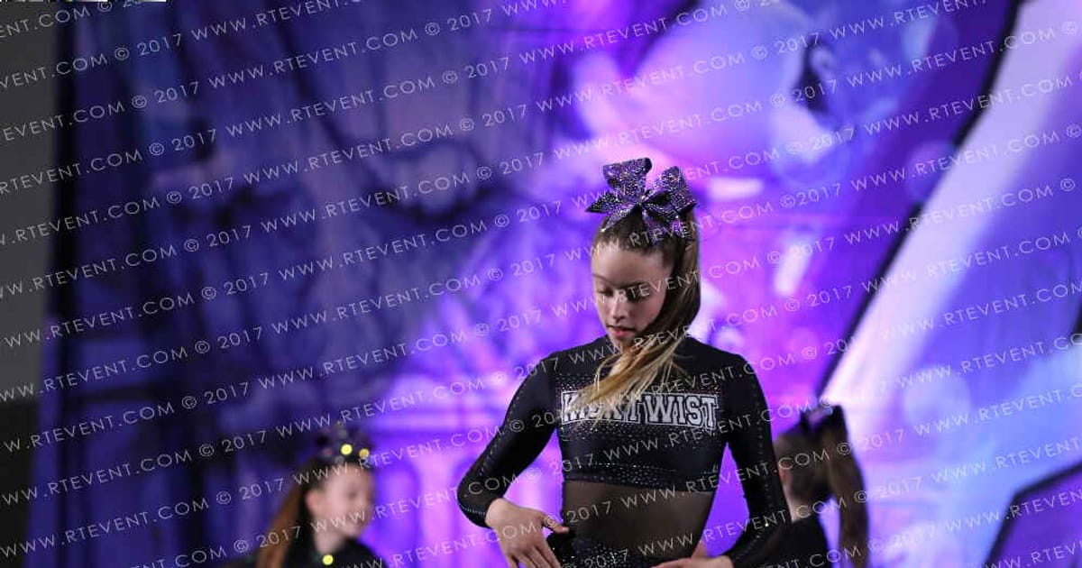 Kick Twist Cheerleading Violet · Adventure in Atlantis