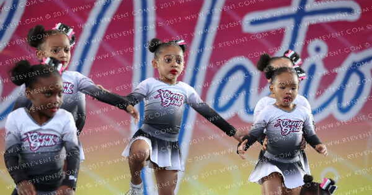 Xtreme Girls Kisses · Beach Nationals