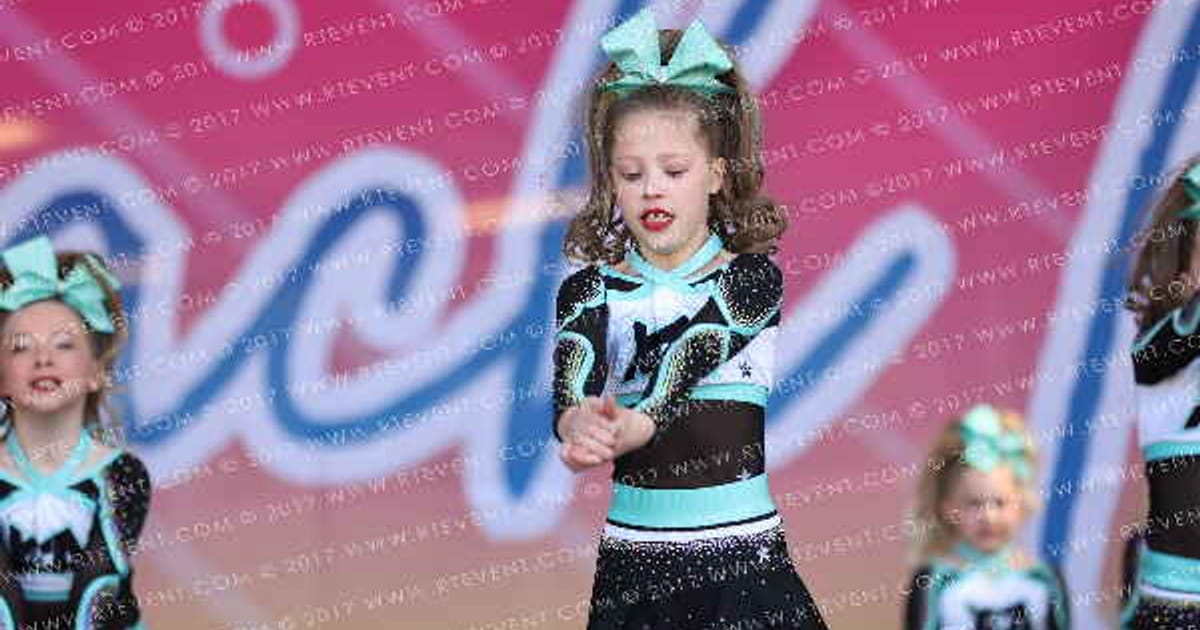 Xtreme Cheer Allstars Mini Babes · Beach Nationals