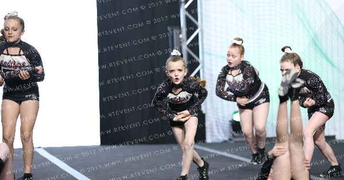 Legends Cheer Academy II Green Hearts · The Midwest Regional Summit