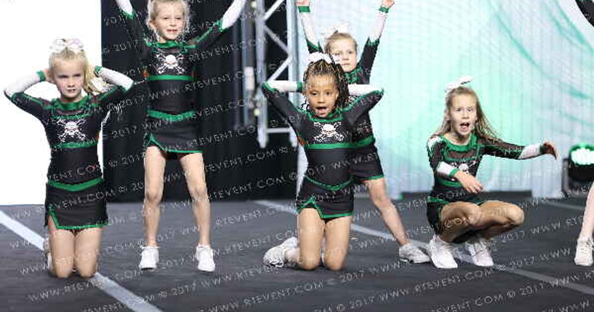 Iowa Elite Cheer - Des Moines Reapers · The Midwest Regional Summit