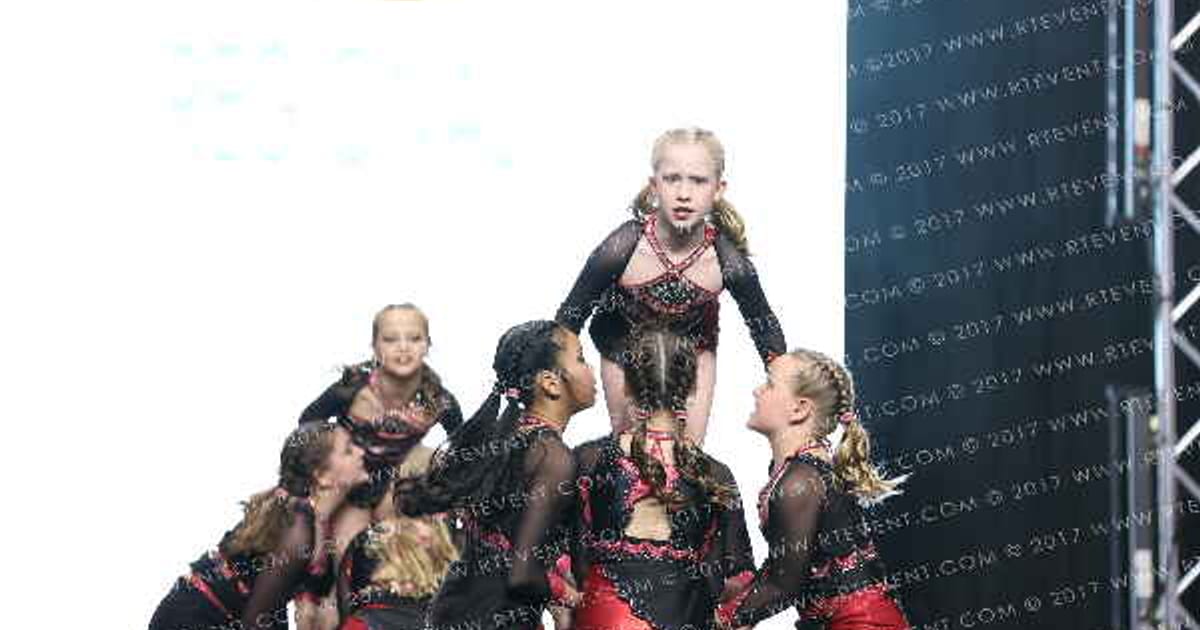 Chippewa Valley Spirit All Stars Shining Stars · The Midwest Regional Summit