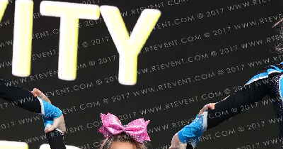 Gravity Cheer Starbursts · Mohegan Sun