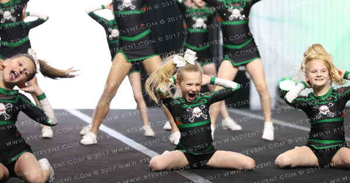Iowa Elite Cheer - Des Moines Slashers · The Midwest Regional Summit