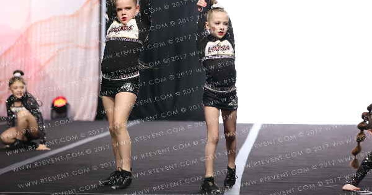 Legends Cheer Academy II Green Hearts · The Midwest Regional Summit