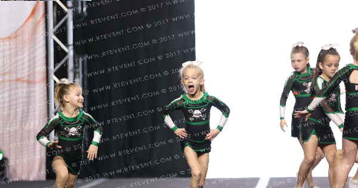 Iowa Elite Cheer - Des Moines Reapers · The Midwest Regional Summit