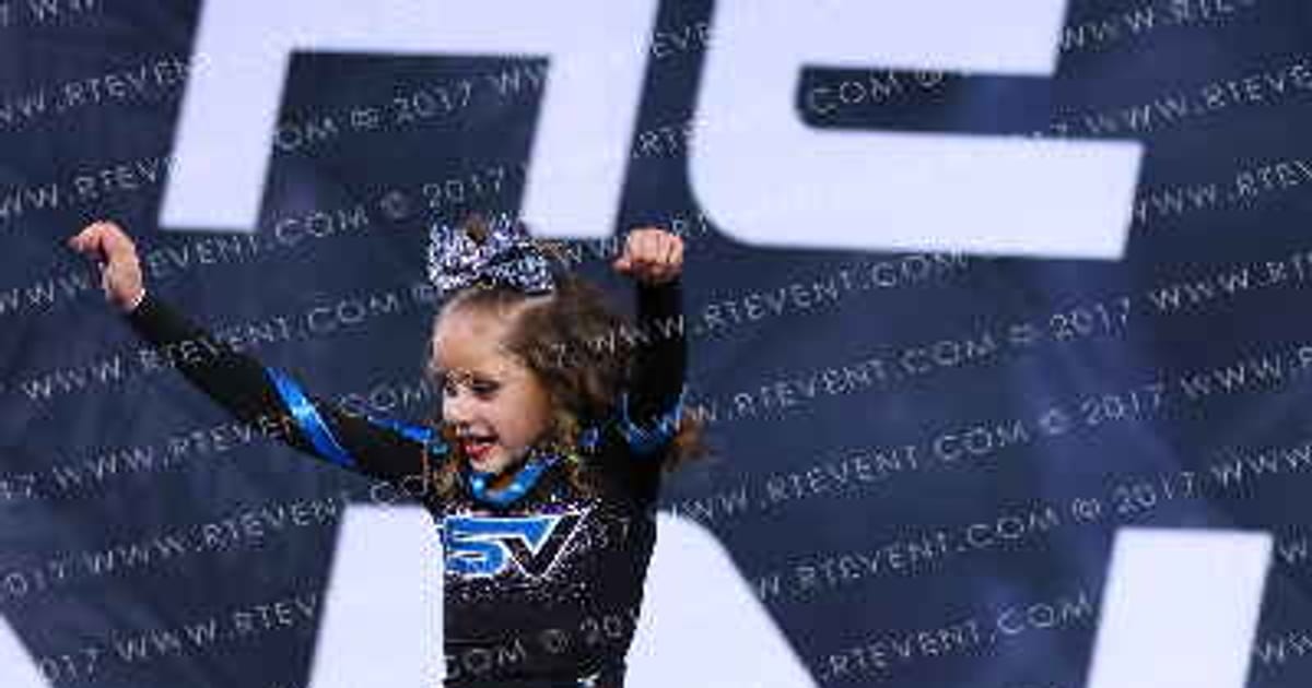 LAKEWOOD LADY LANCERS · The Pinnacle Cheerleading Championship