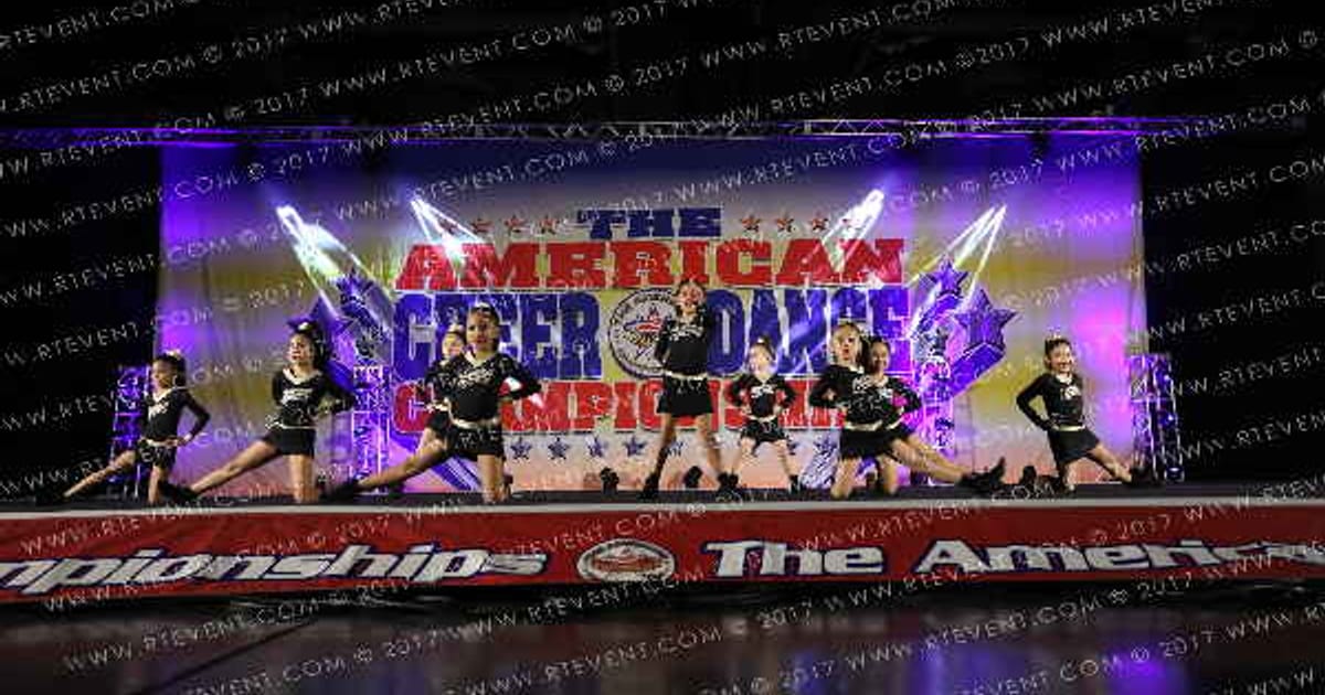 Lightning Elite Cheer Tiny Twisters · Northwest Portlans