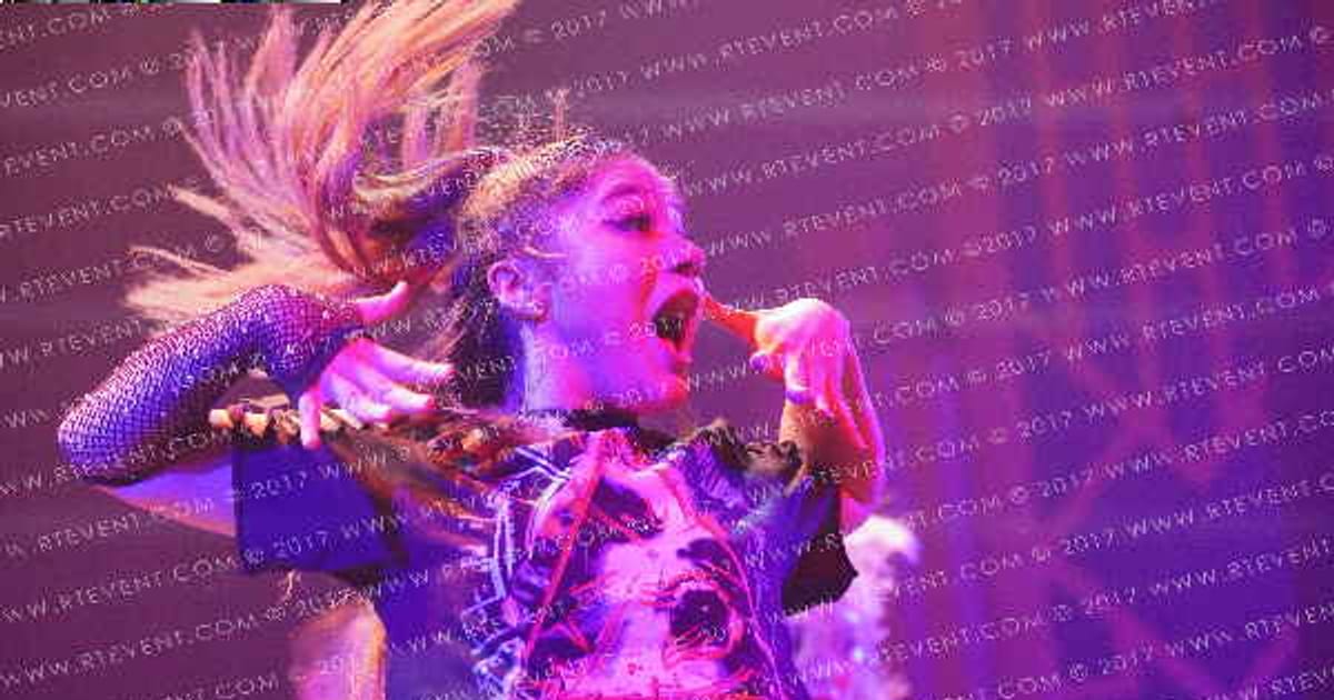 Pour Some Sugar On Me NA · Thunderstruck