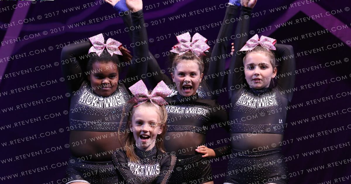 Kick Twist Cheerleading Rose · FC Internationals