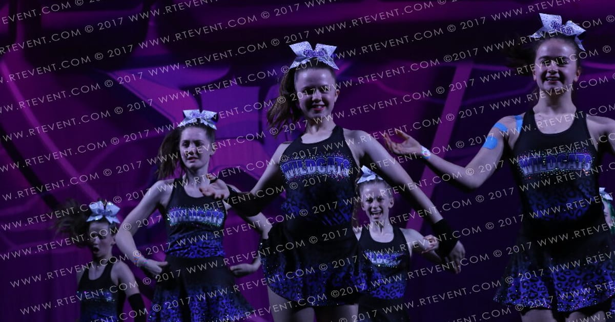 Hellcats Cheerleaders Wildcats · FC Internationals