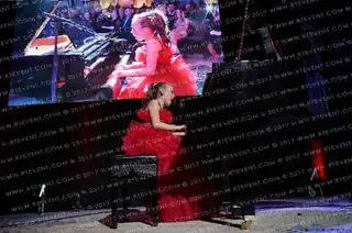 1409 - Amber Venaglia United States - Showcase