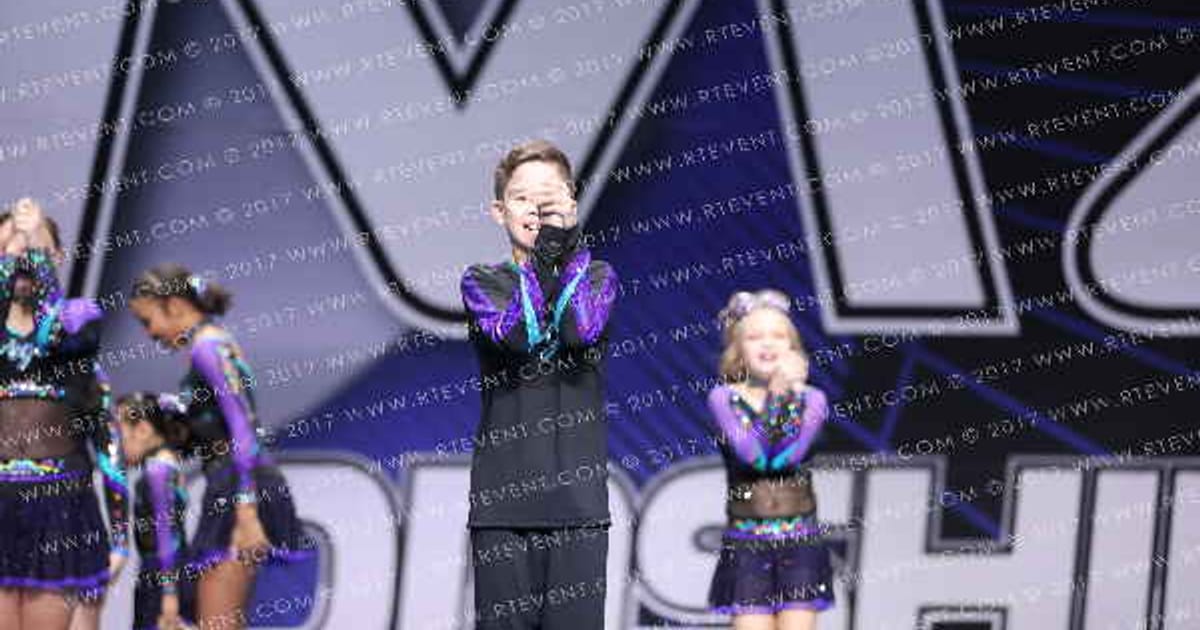 VEGAS CHEER COMPANY ULTRAVIOLET · DII State Bakersfield Battle