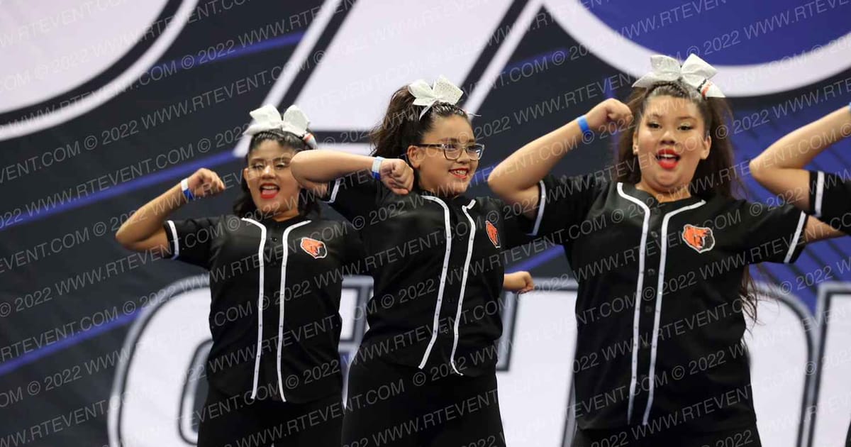SELMA YOUTH GRIZZLIES CHEER JUNIIORS · Royal Valley