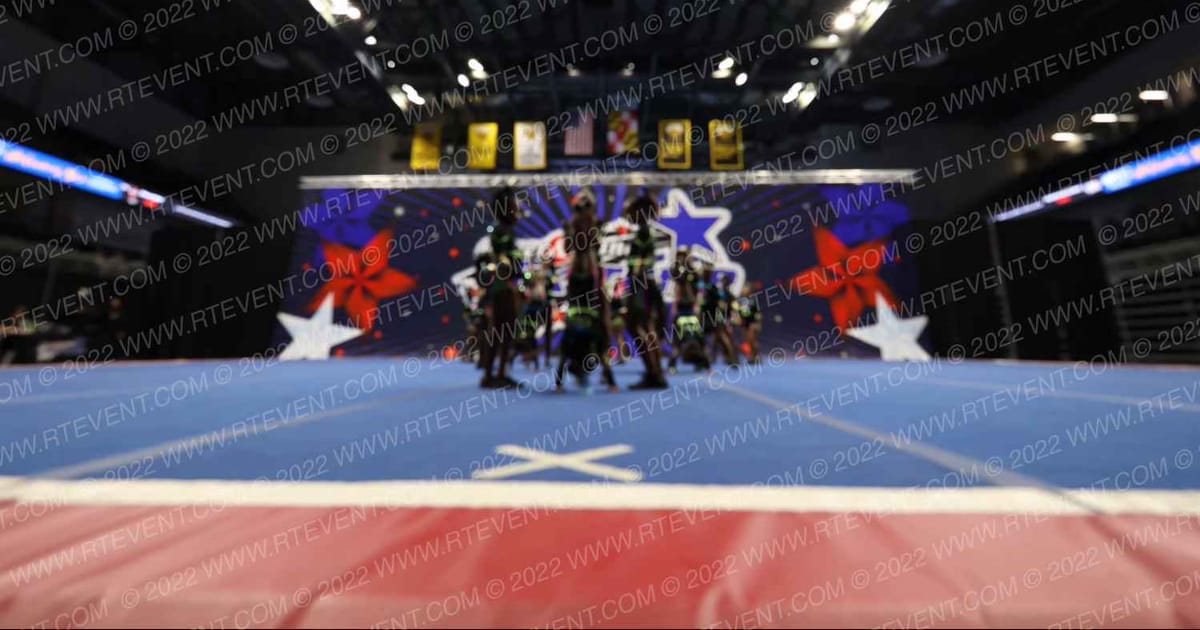 Extreme Cheer Magic Cold Gold · Spirit of Fall