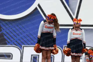 MODESTO BRONCOS PEEWEES CHEER