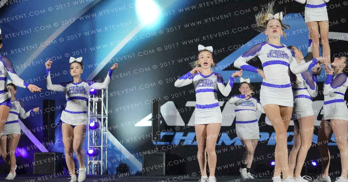 Cheer St Louis Reign · St Louis Nationals
