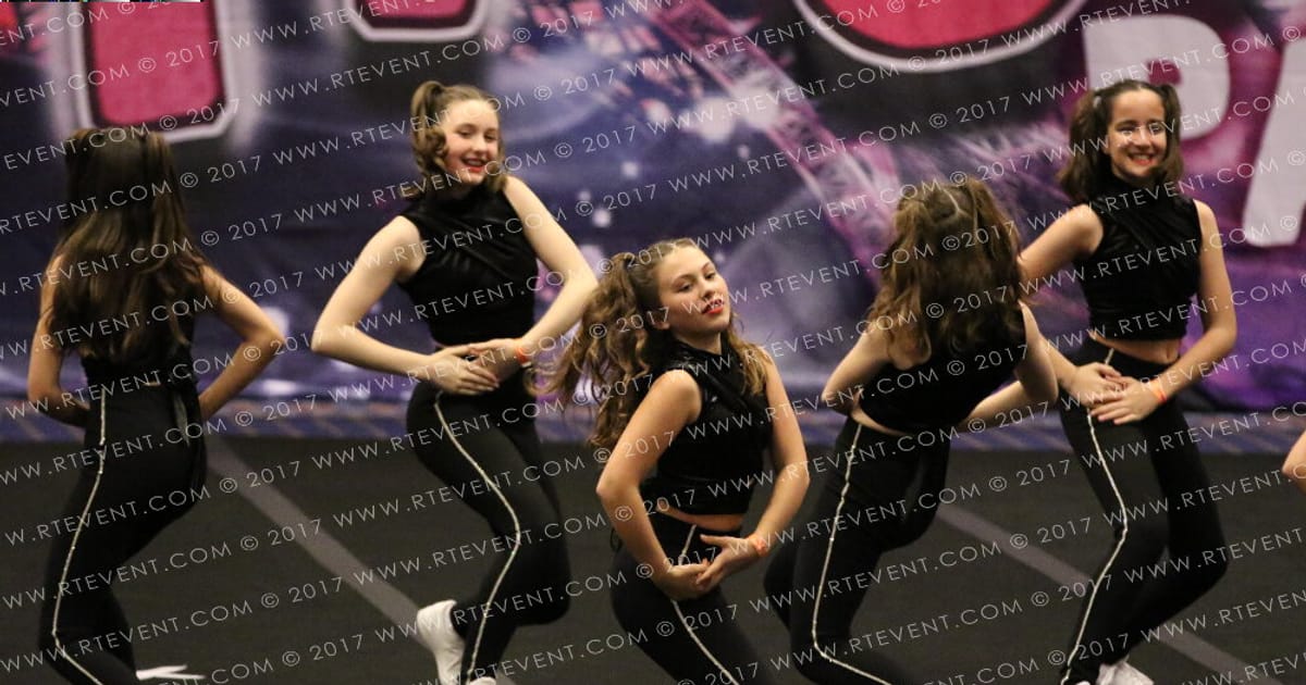American School of Barcelona Lynx Cheerleaders Junior Hip Hop · FC Brings It On