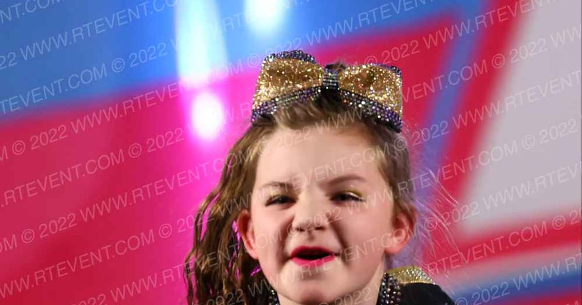 Celebrity Cheer Supermodels · Aloha Trenton Showdown