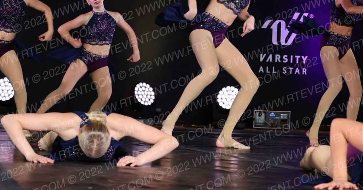Foursis Dance Academy Foursis Dazzler Jr Dance Team · THE GOOVE WSF