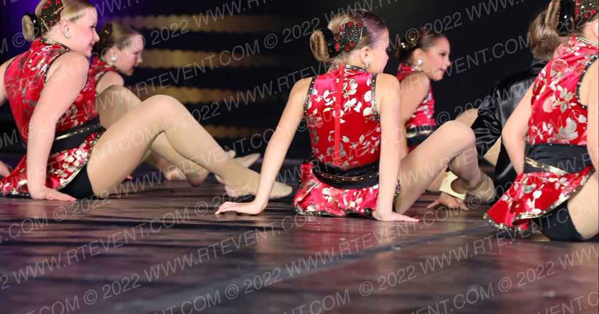 Foursis Dance Academy Foursis Dazzler Dynamite Dance Team · THE GOOVE WSF